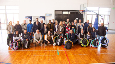 Entregaron kits deportivos a 24 escuelas de Concordia