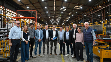 El Gobernador entregó la adhesión al RINI a una metalúrgica de Gualeguaychú que proyecta invertir 9.500 millones de pesos