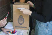 El peronismo defiende las PASO, pero evita discutir el costo de llevar a los entrerrianos hasta cinco veces a las urnas